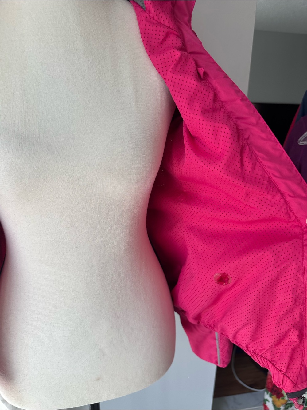 Lululemon Run Inspire Jacket Senorita Pink Full Zip Long Sleeve Hiking Hood sz 4 - Picture 13 of 16